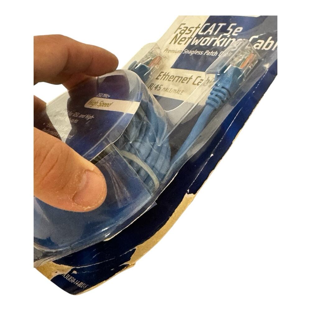 Belkin Fast CAT5e Networking Ethernet Cable RJ45 Male/Male 14 FT 4.2 M 350 MHz+ - Picture 4 of 4